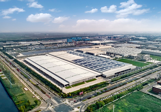 右側展示位置